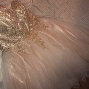 Beautiful prom dress (PRICE IS NEGOTIABLE)